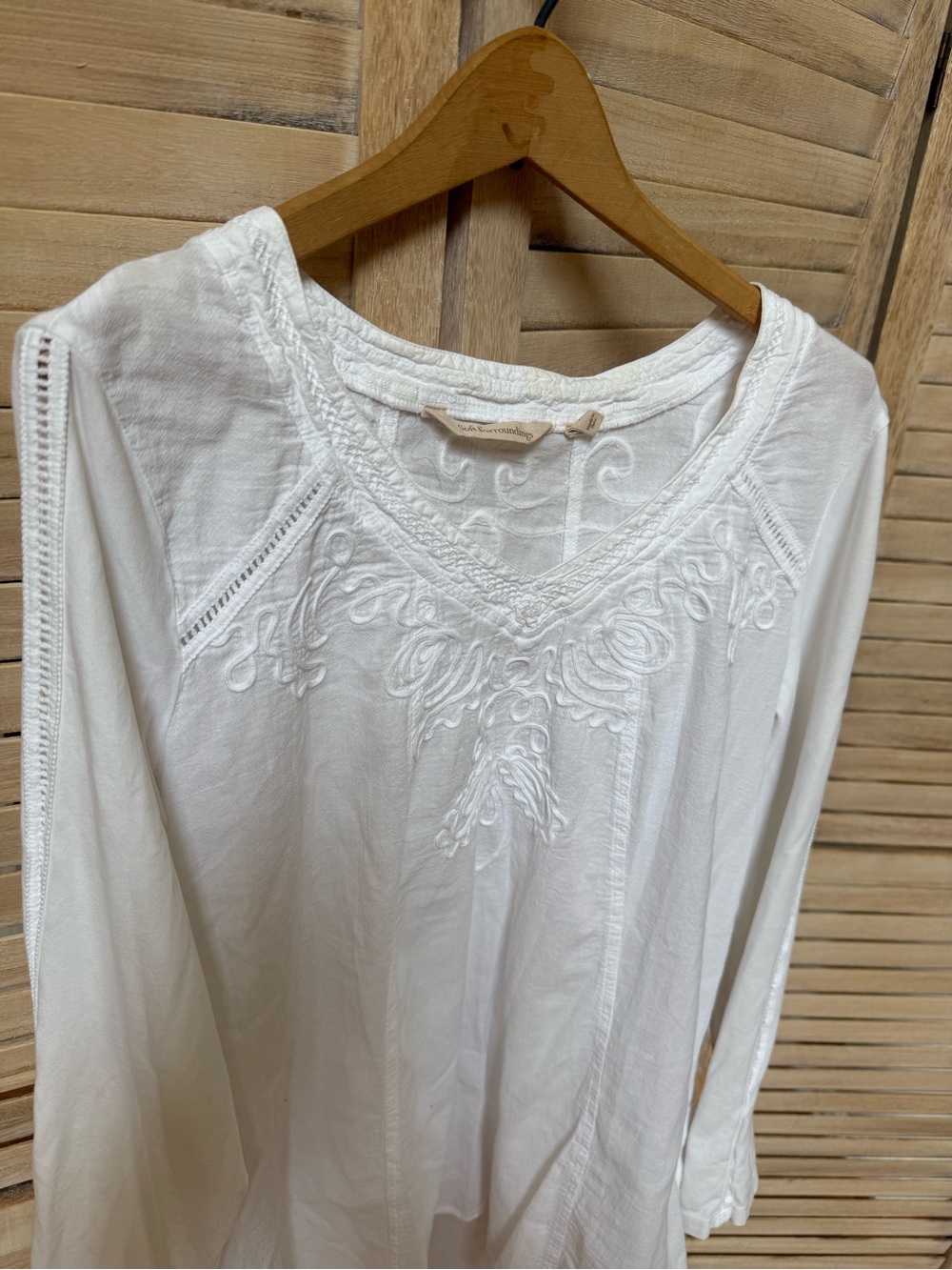 Soft Surroundings Embroidered White V-Neck Peasant Blouse long sleeve